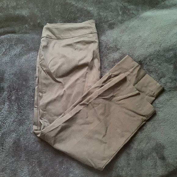 Black Capri Pants - Picture 1 of 4